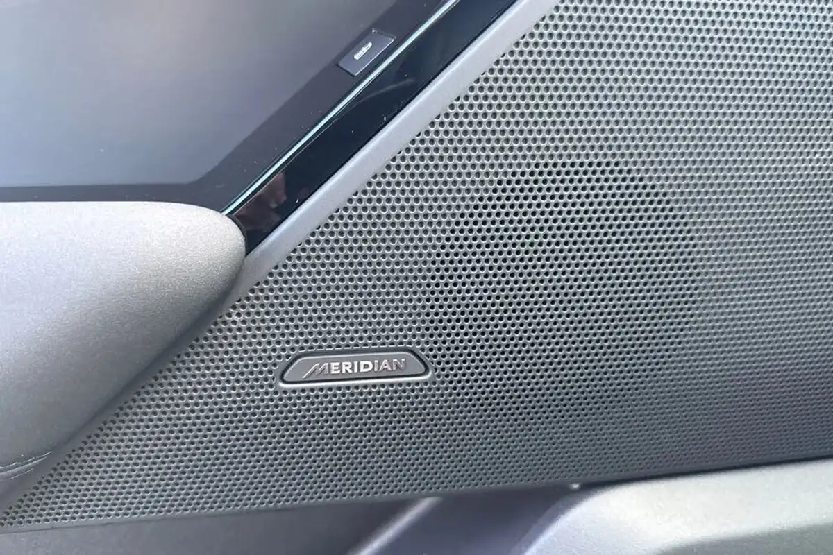 2023-land-rover-range-rover-velar-20-d200-dynamic-se-big-24