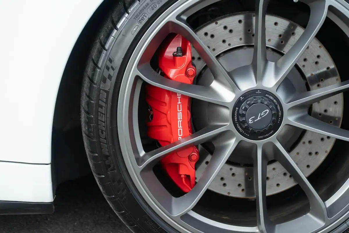 2014-porsche-911-38-gt3-big-13