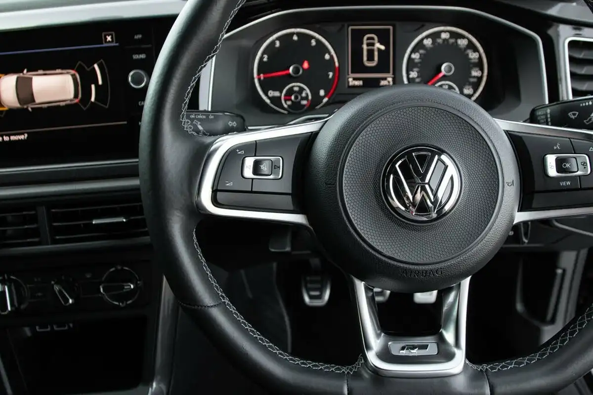 2019-volkswagen-polo-10-tsi-r-line-115ps-big-18