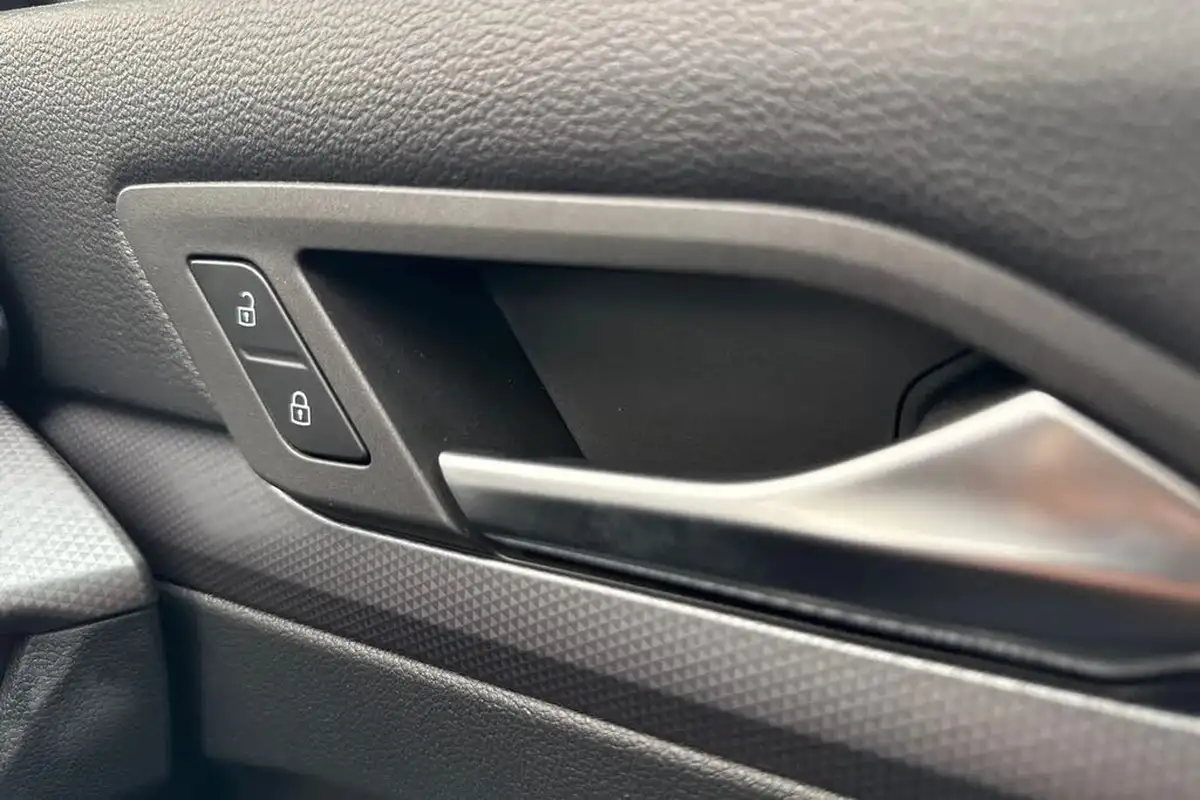 2022-volkswagen-golf-15-tsi-active-150ps-big-25