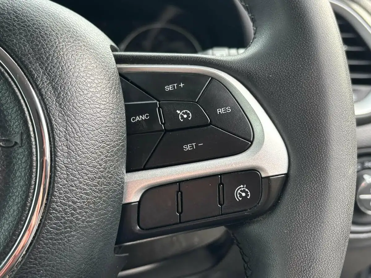 2019-jeep-renegade-10-gse-longitude-big-19
