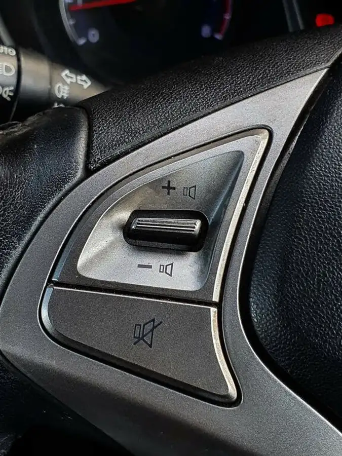 2014-hyundai-ix20-16-active-125ps-big-34