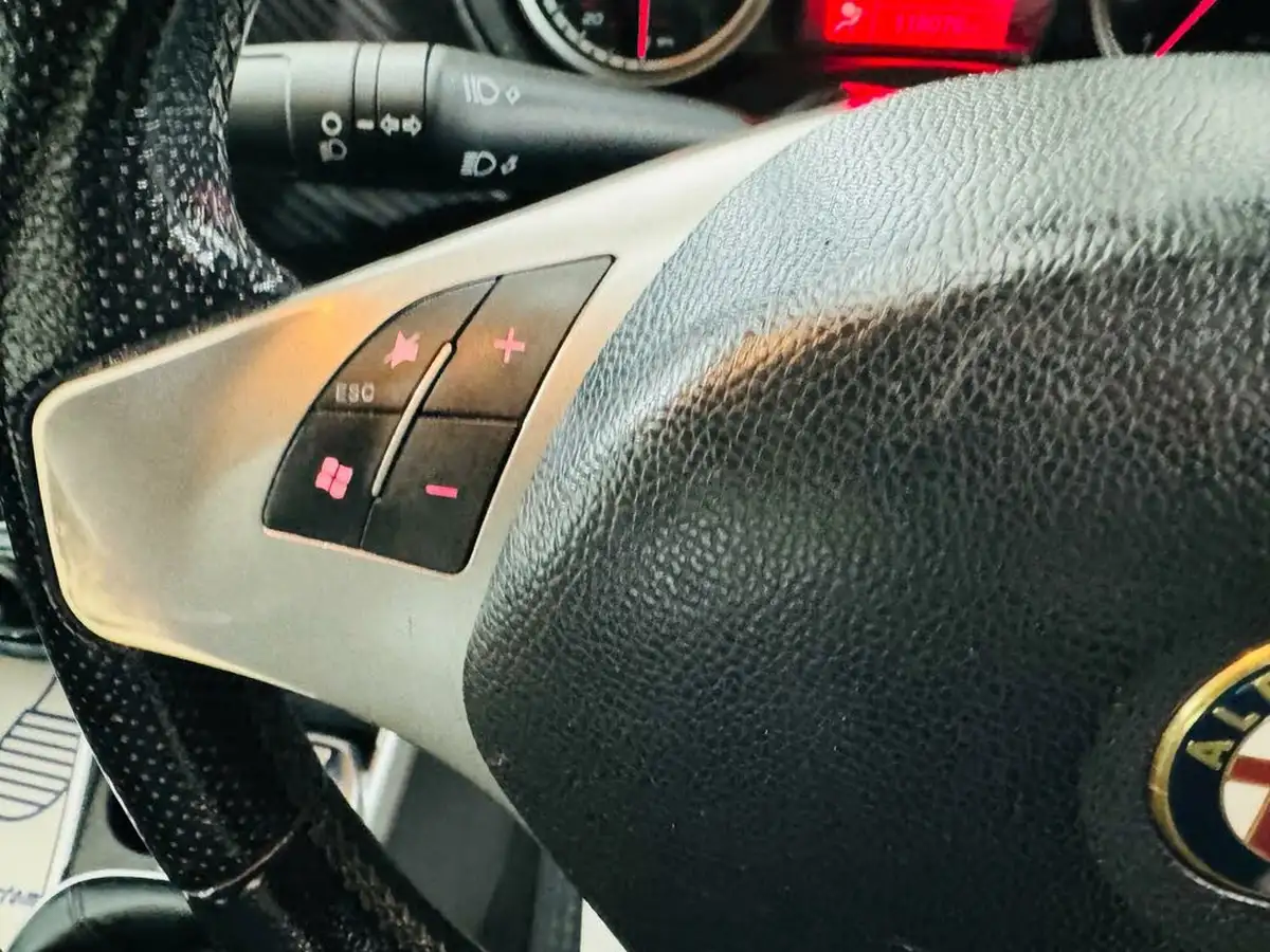 2011-alfa-romeo-mito-14-veloce-tb-multiair-105bhp-big-18