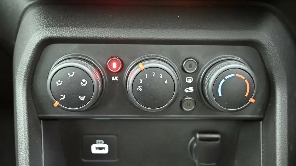 2021-dacia-sandero-10-tce-comfort-90bhp-big-11