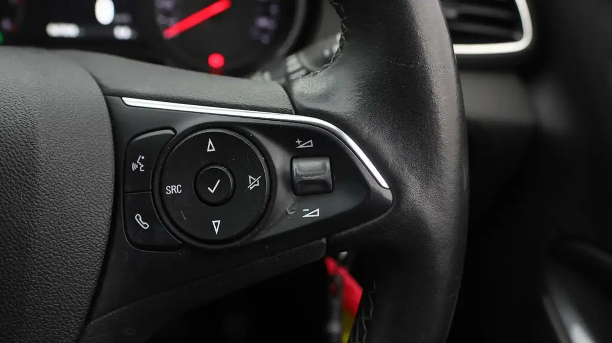 2020-vauxhall-grandland-x-12-sri-nav-big-21