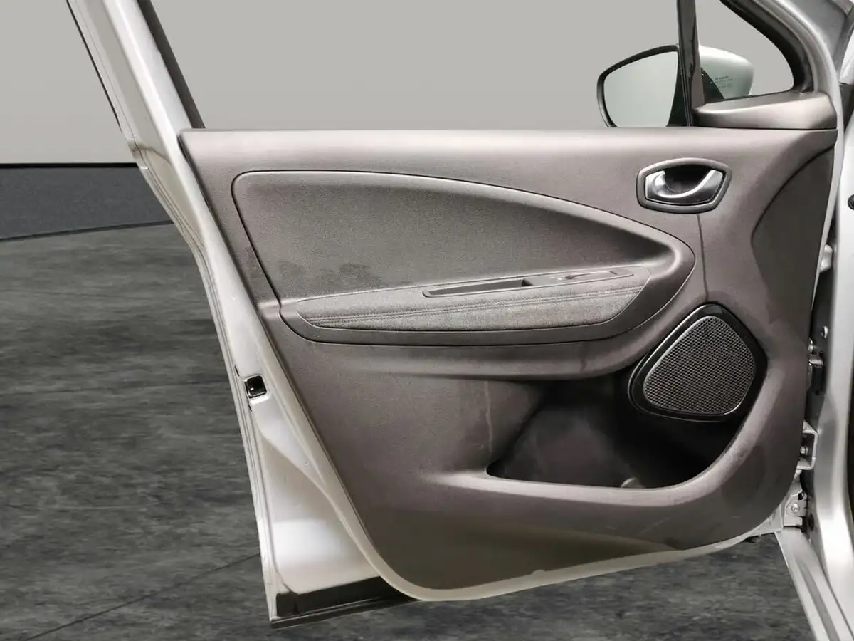 2021-renault-zoe-e-iconic-110ps-r110ev50-rapid-charge-big-30