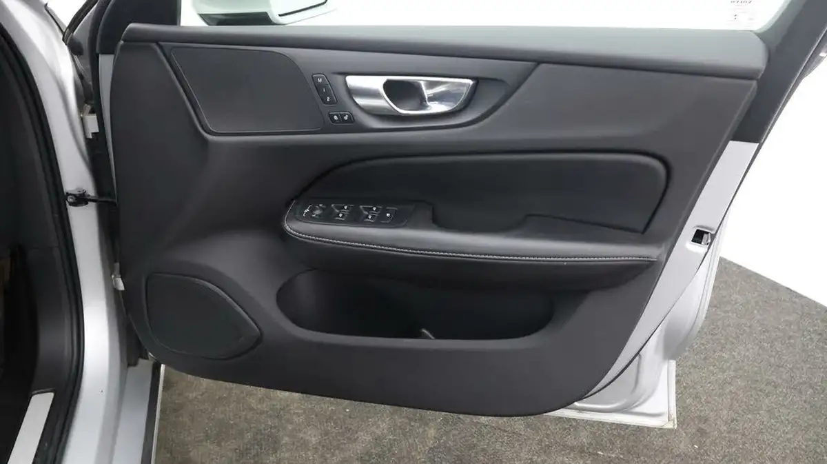 2020-volvo-v60-20-t6-inscription-big-14