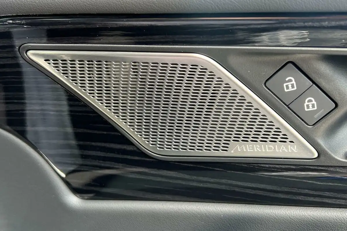 2024-jaguar-xe-20-p250-r-dynamic-hse-black-big-30