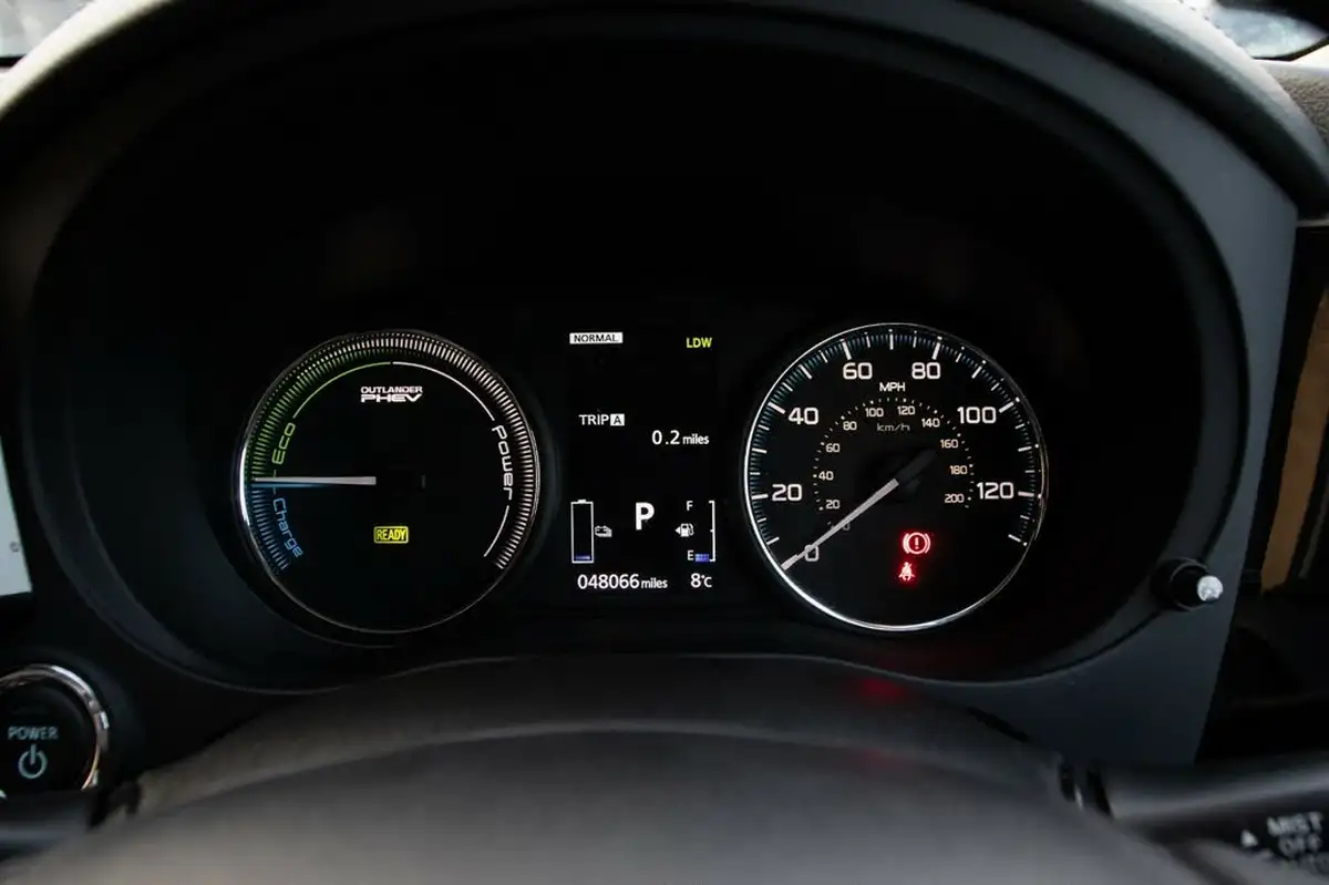 2017-mitsubishi-outlander-20-4hs-phev-5st-big-12