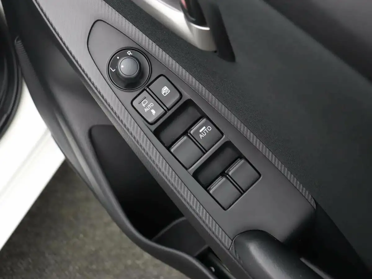 2024-mazda-mazda2-15-e-skyactiv-g-centre-line-big-16