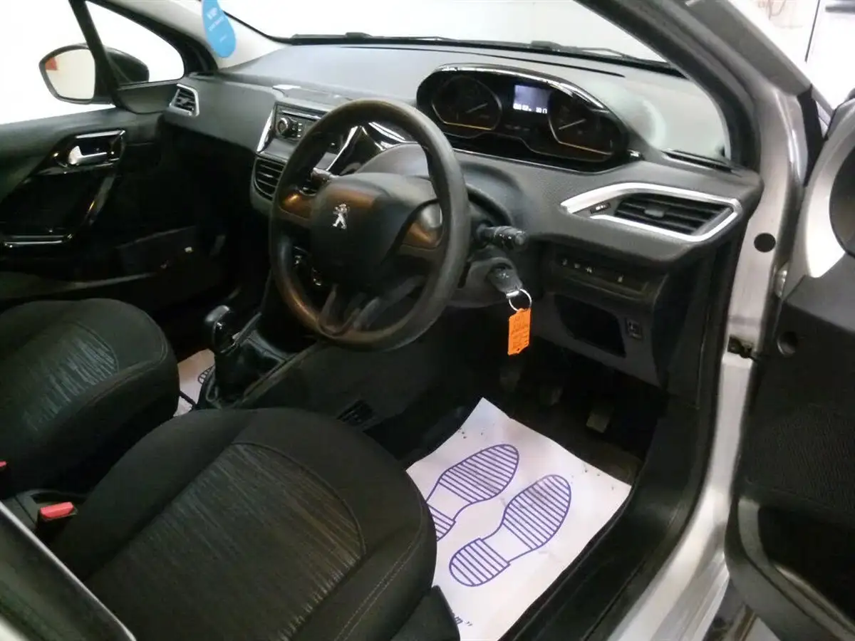 2017-peugeot-208-16bluehdi-access-ac-5d-big-13