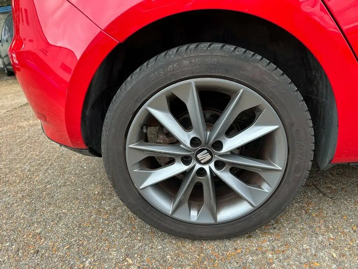 2015-seat-ibiza-12-i-tech-hatchback-5d-big-27