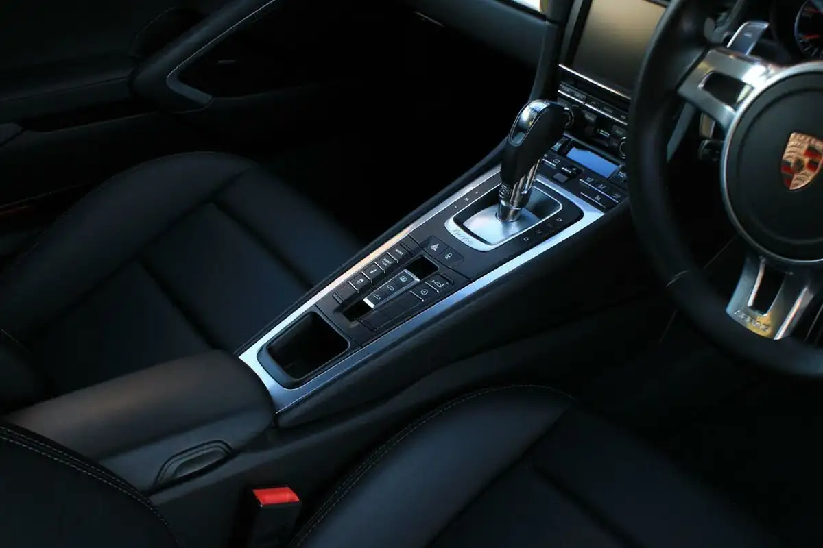 2015-porsche-911-38-turbo-coupe-big-21