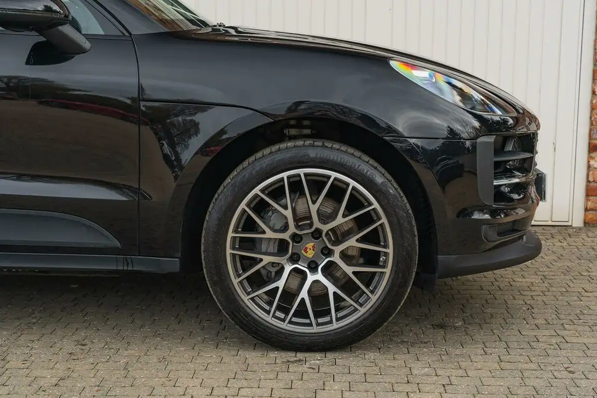 2020-porsche-macan-30-s-big-25
