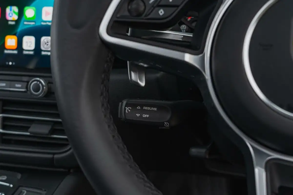 2020-porsche-macan-30-s-big-49