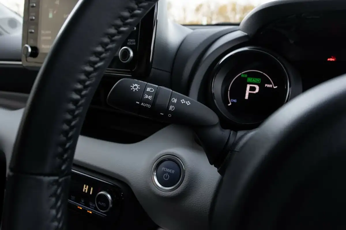 2022-toyota-yaris-15-vvt-i-excel-big-18