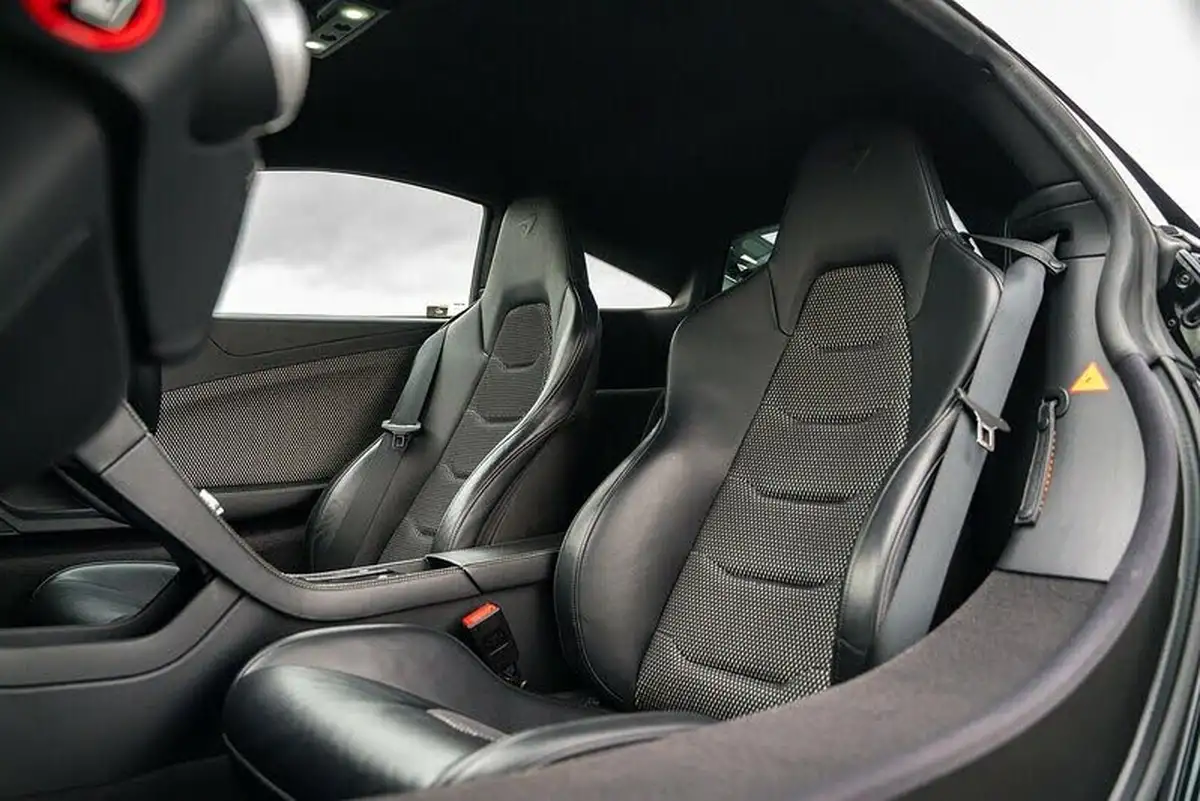 2012-mclaren-12c-38-592bhp-coupe-big-21