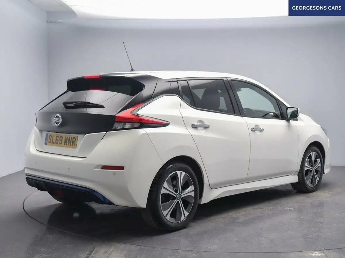 2019-nissan-leaf-e-tekna-big-6