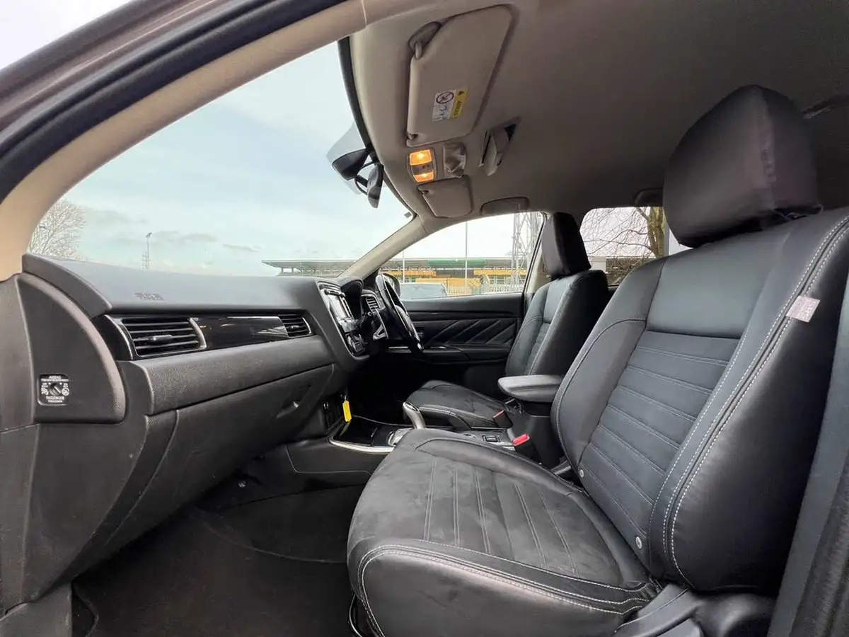 2017-mitsubishi-outlander-20-juro-phev-5st-big-29