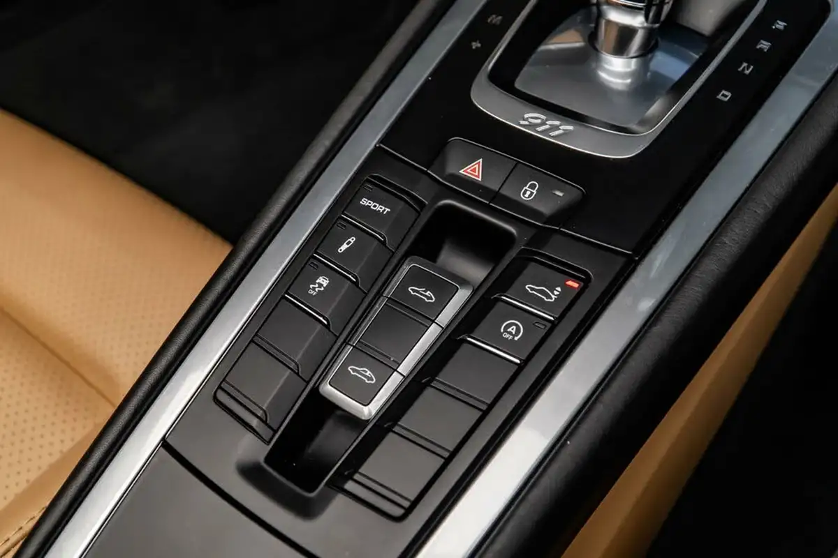 2017-porsche-911-30-targa-4-s-420bhp-pdk-big-36