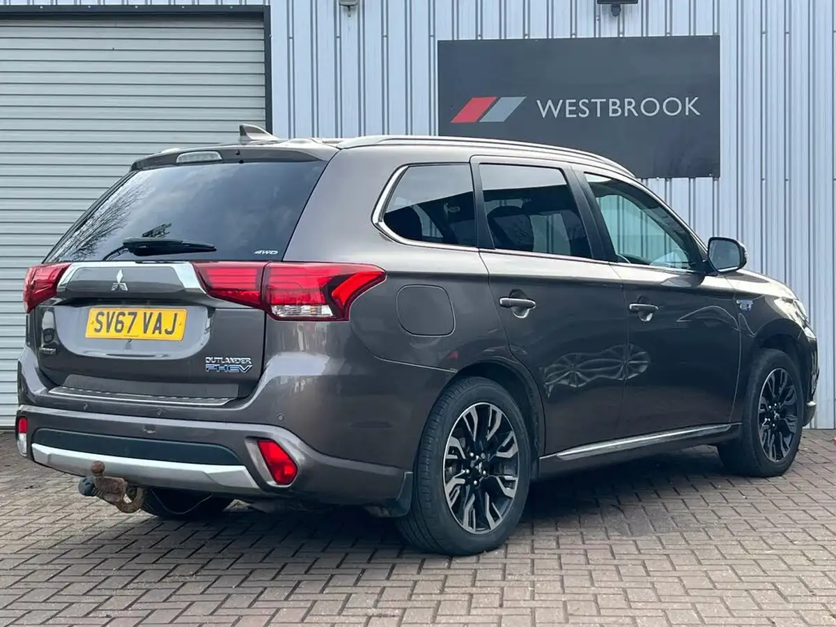 2017-mitsubishi-outlander-20-juro-phev-5st-big-1