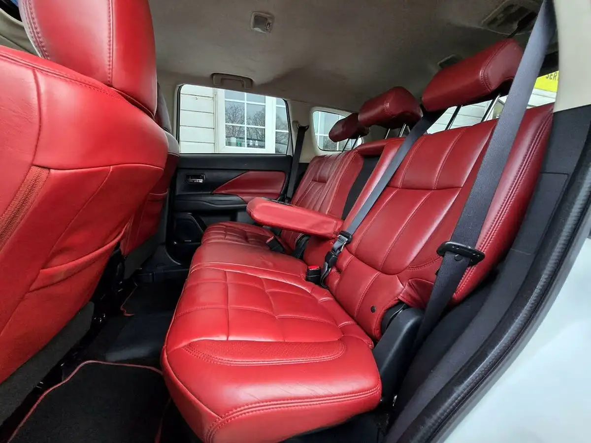 2015-mitsubishi-outlander-20-gx5h-phev-cvt-big-10