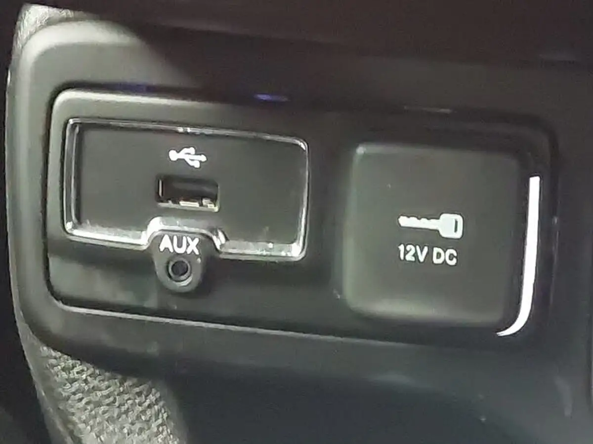 2019-jeep-renegade-10-gse-longitude-big-16