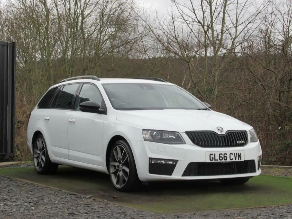 2016-skoda-octavia-20tdi-vrs-estate-big-11