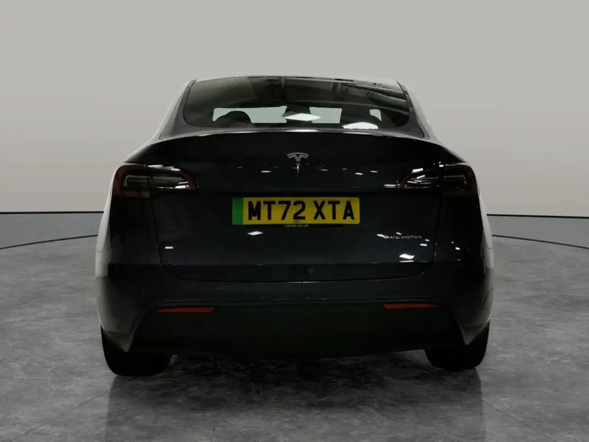 2022-tesla-model-y-e-long-range-big-13