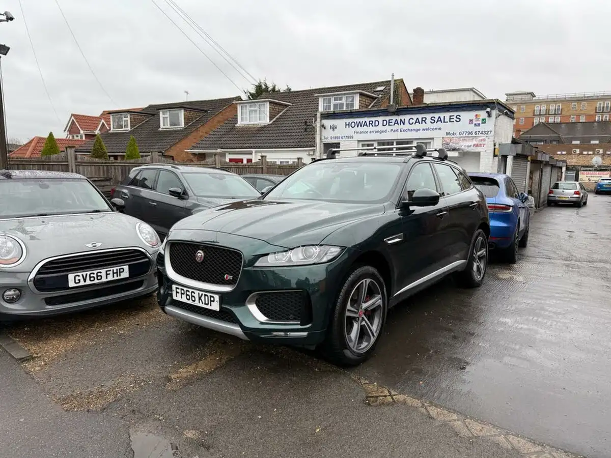 2016-jaguar-f-pace-30-v6-sc-s-30-big-35