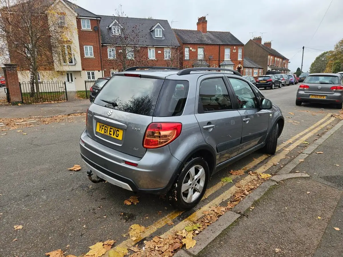 2011-suzuki-sx4-20td-sz5-big-7