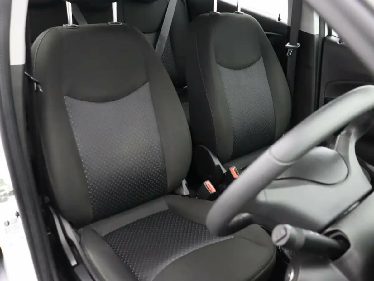 2018-vauxhall-viva-big-8