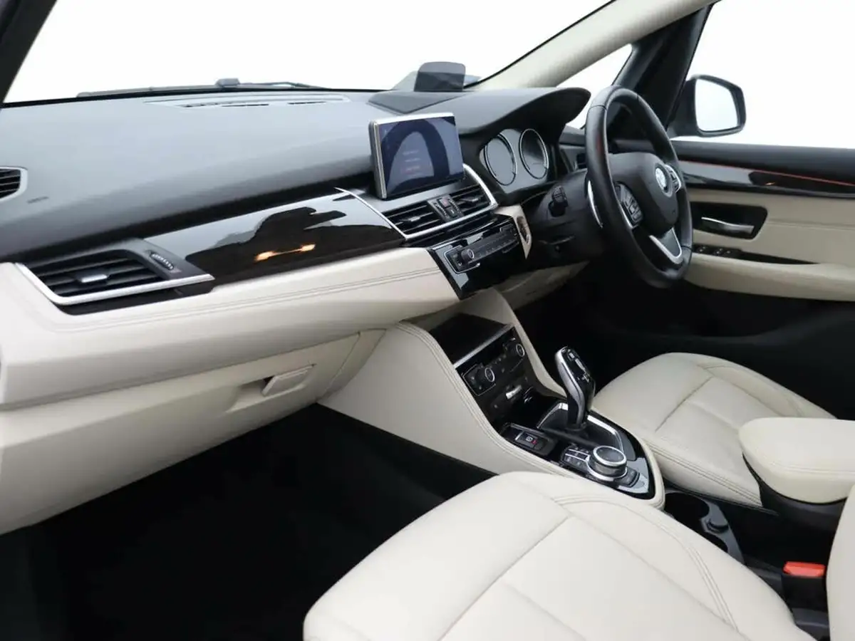 2021-bmw-2-series-20-220i-luxury-active-big-11