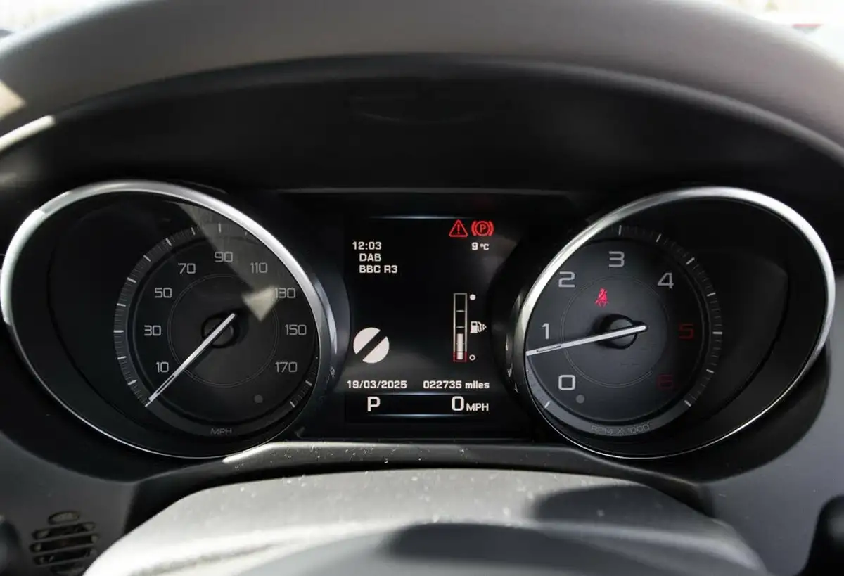 2016-jaguar-xe-20td-portfolio-180ps-auto-big-14