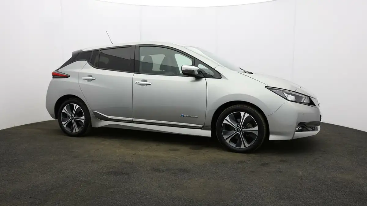 2021-nissan-leaf-e-tekna-big-42