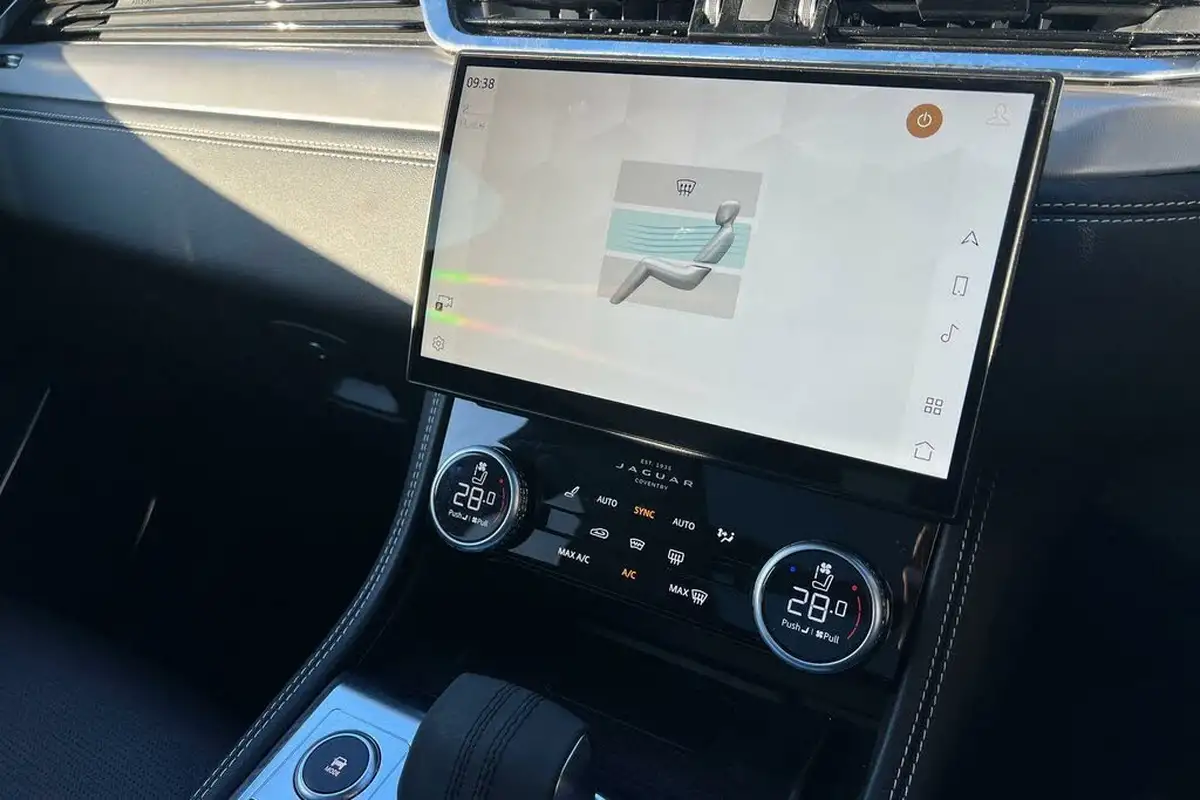2023-jaguar-f-pace-20-d200-r-dynamic-se-black-big-47