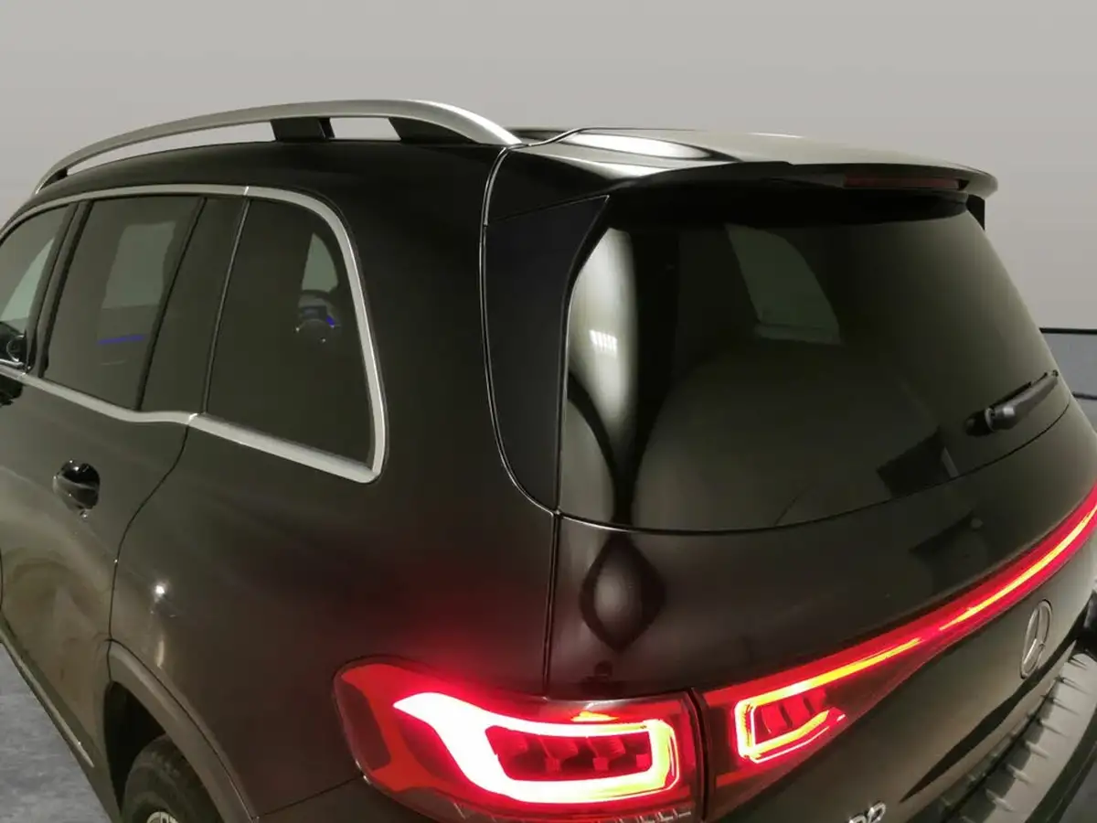 2023-mercedes-benz-eqb-e-300-amg-line-big-12