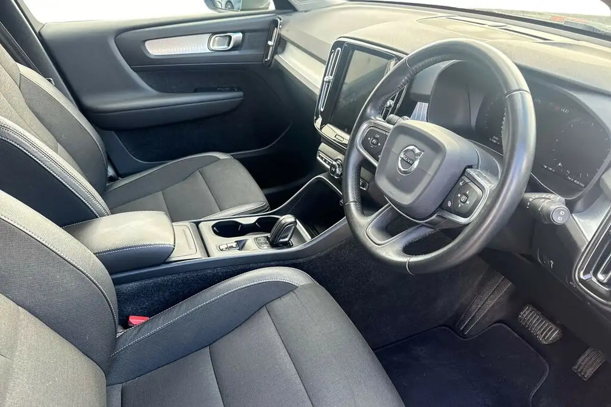 2018-volvo-xc40-20td-d3-momentum-pro-awd-geartronic-big-9