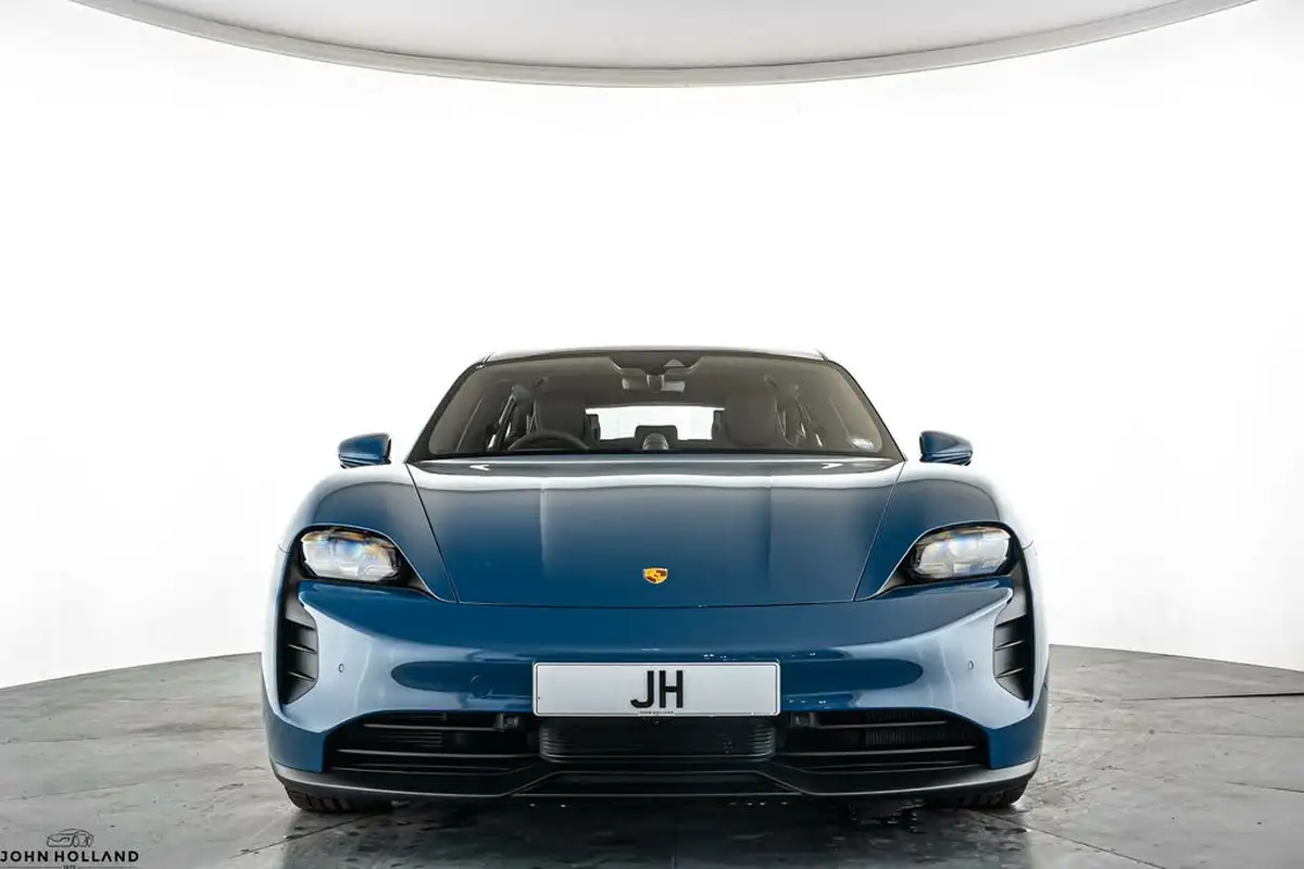 2023-porsche-taycan-e-gts-sport-turismo-big-5