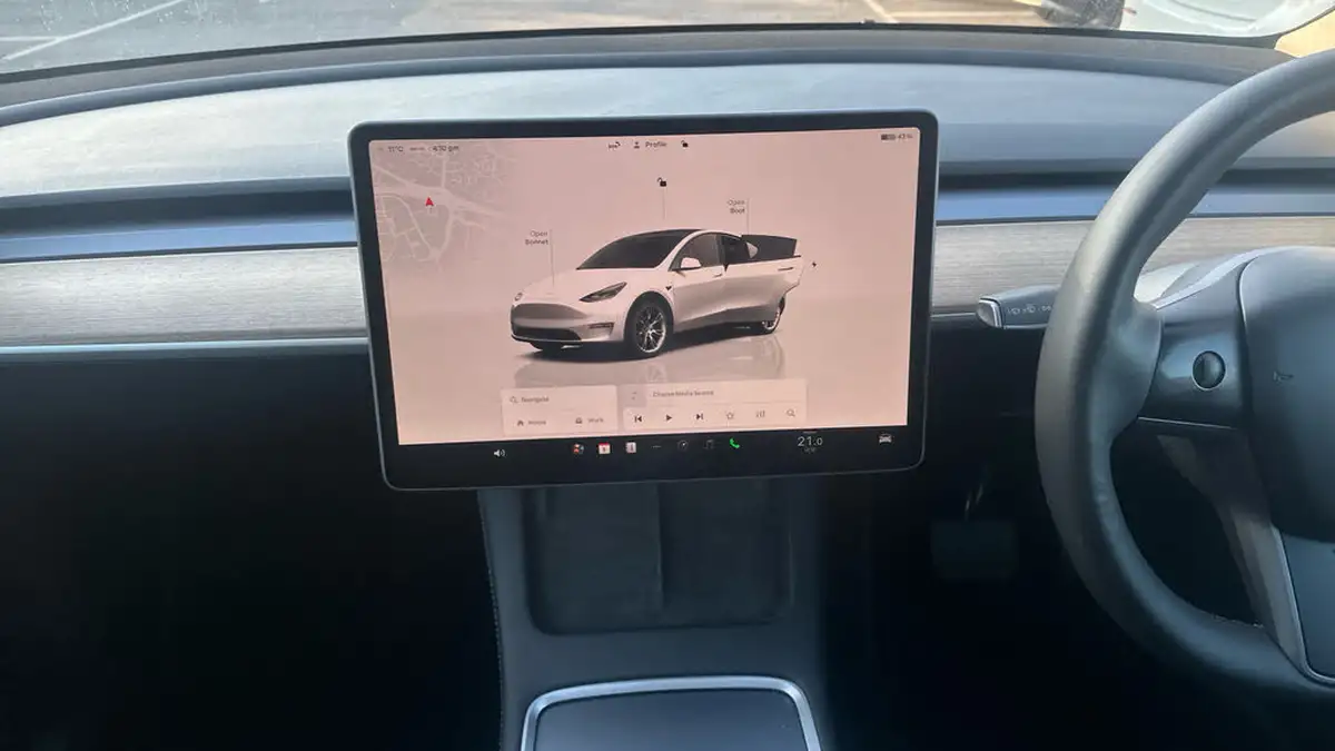 2023-tesla-model-y-e-rwd-big-11