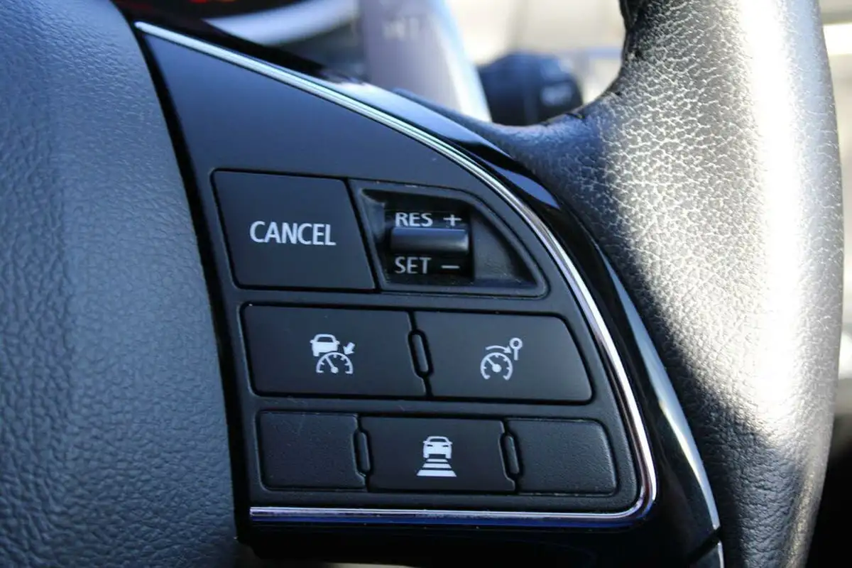 2018-mitsubishi-eclipse-cross-15-4-auto-big-13