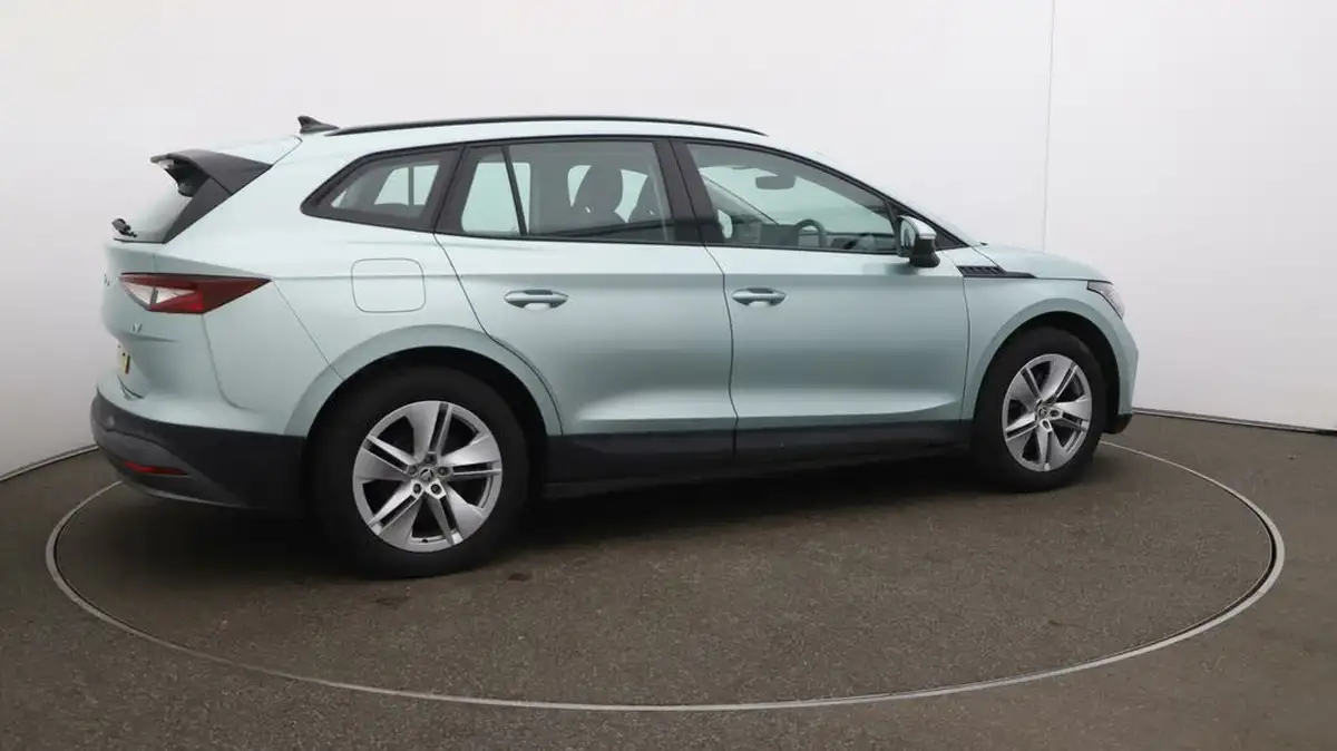 2023-skoda-enyaq-e-60-big-49