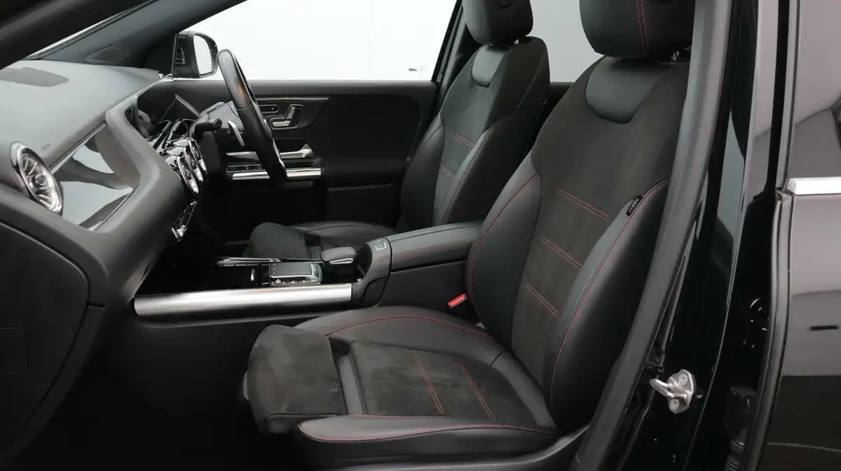 2022-mercedes-benz-gla-class-13-gla-180-amg-line-premium-plus-big-14