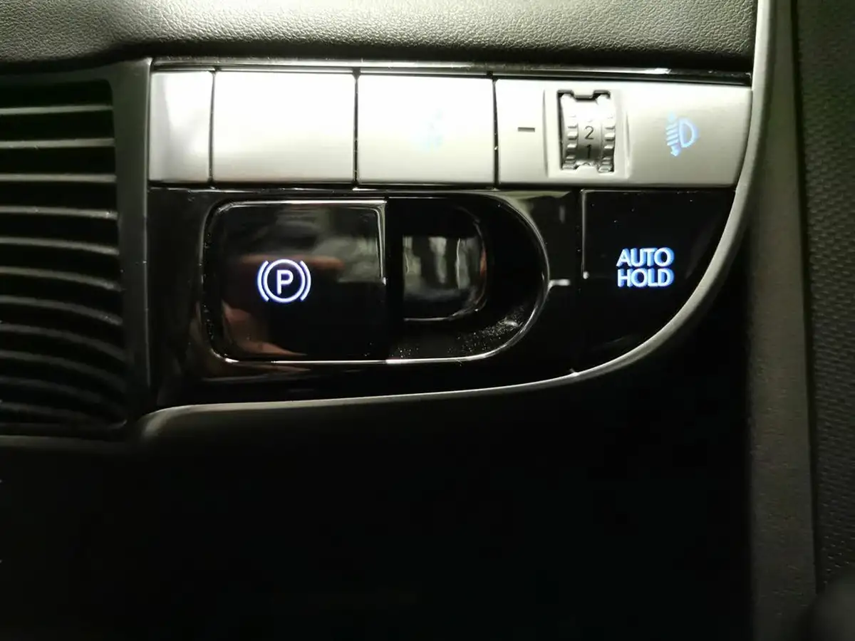 2022-hyundai-ioniq-5-e-se-connect-big-18
