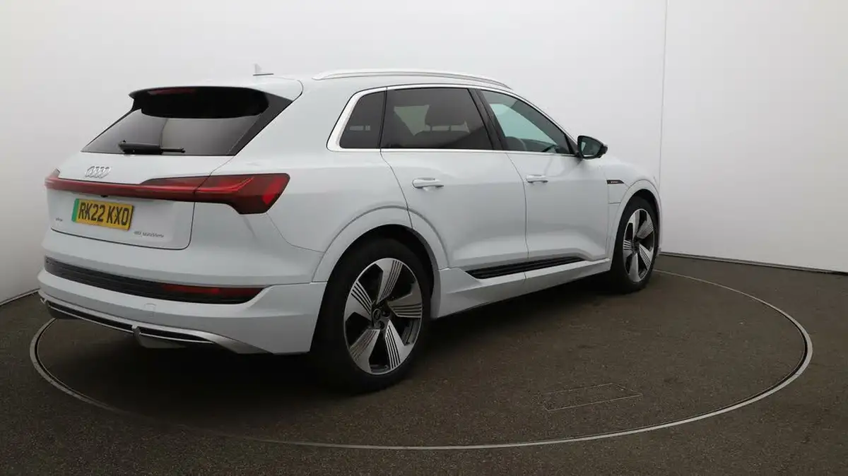 2022-audi-e-tron-50e-s-line-station-wagon-big-7