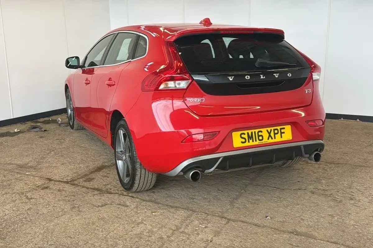 2016-volvo-v40-20-t3-r-design-big-1