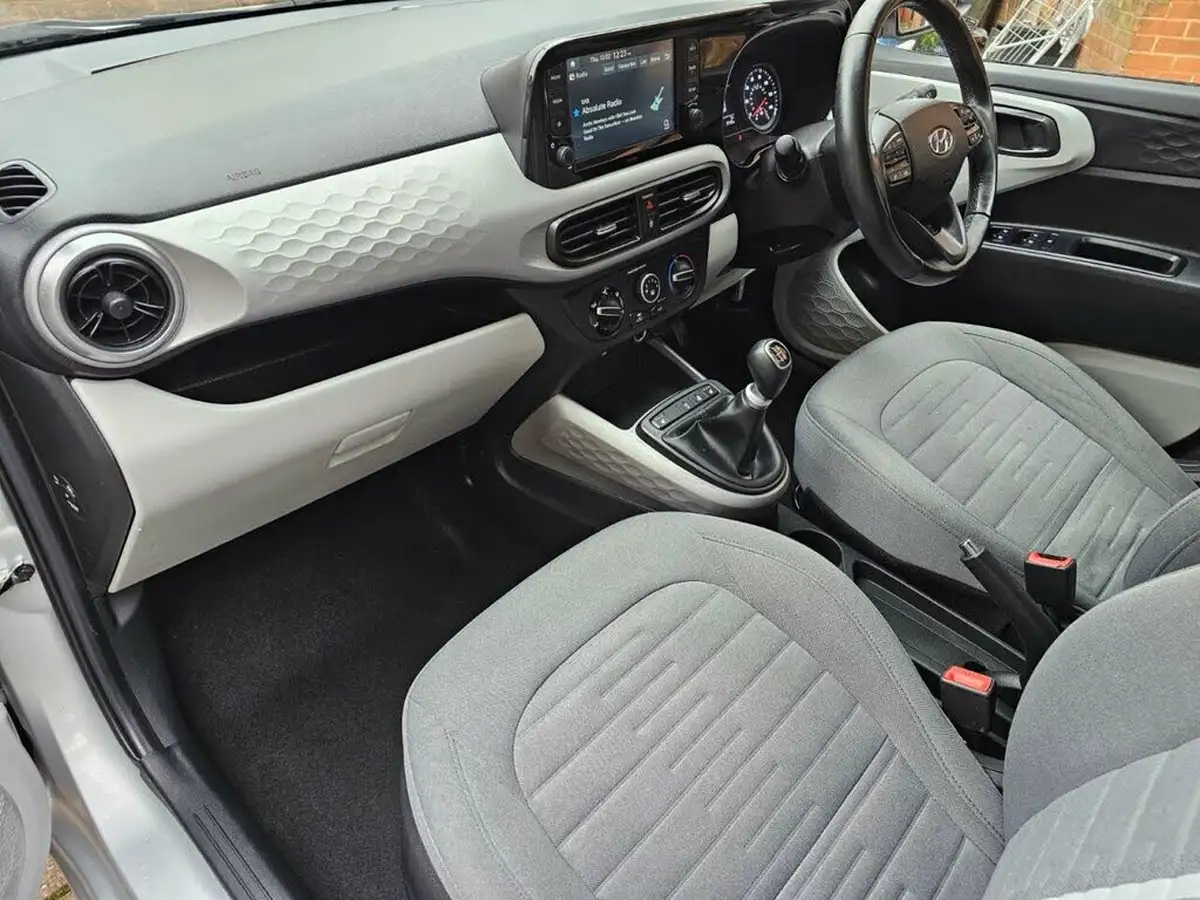 2021-hyundai-i10-10-premium-big-26