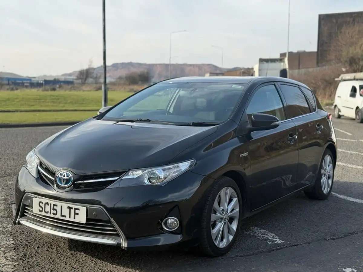 2015-toyota-auris-18-vvt-i-hsd-excel-hatchback-e-cvt-big-2