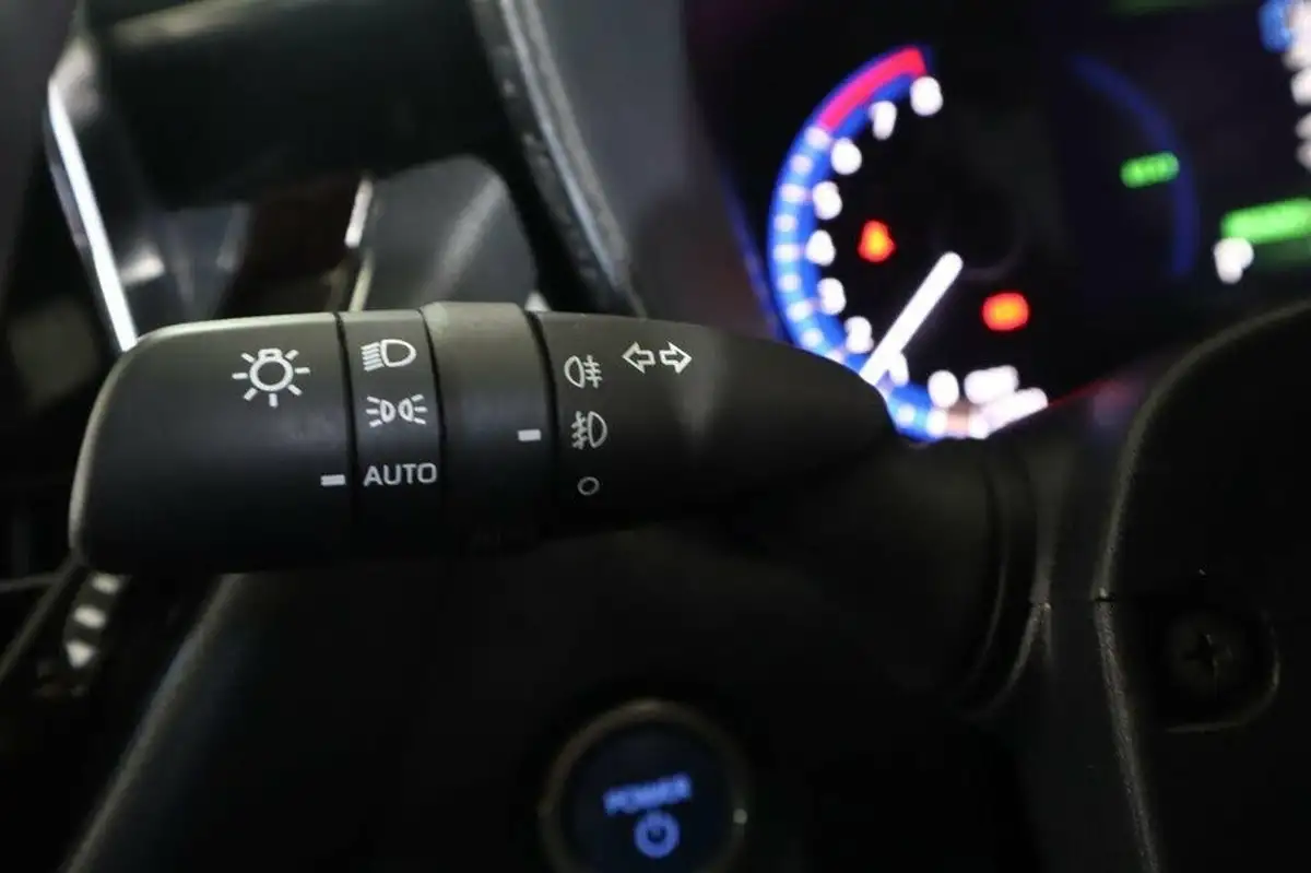 2019-toyota-corolla-20-vvt-i-excel-trk-hatchback-big-29