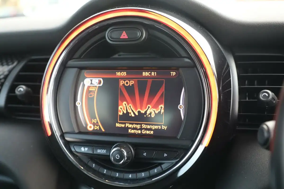 2016-mini-cooper-20-cooper-s-ss-hatchback-3d-sport-auto-big-34